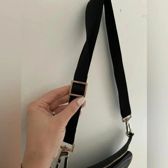 DKNY Black Leather Sling Back Bag - Picture 4 of 10